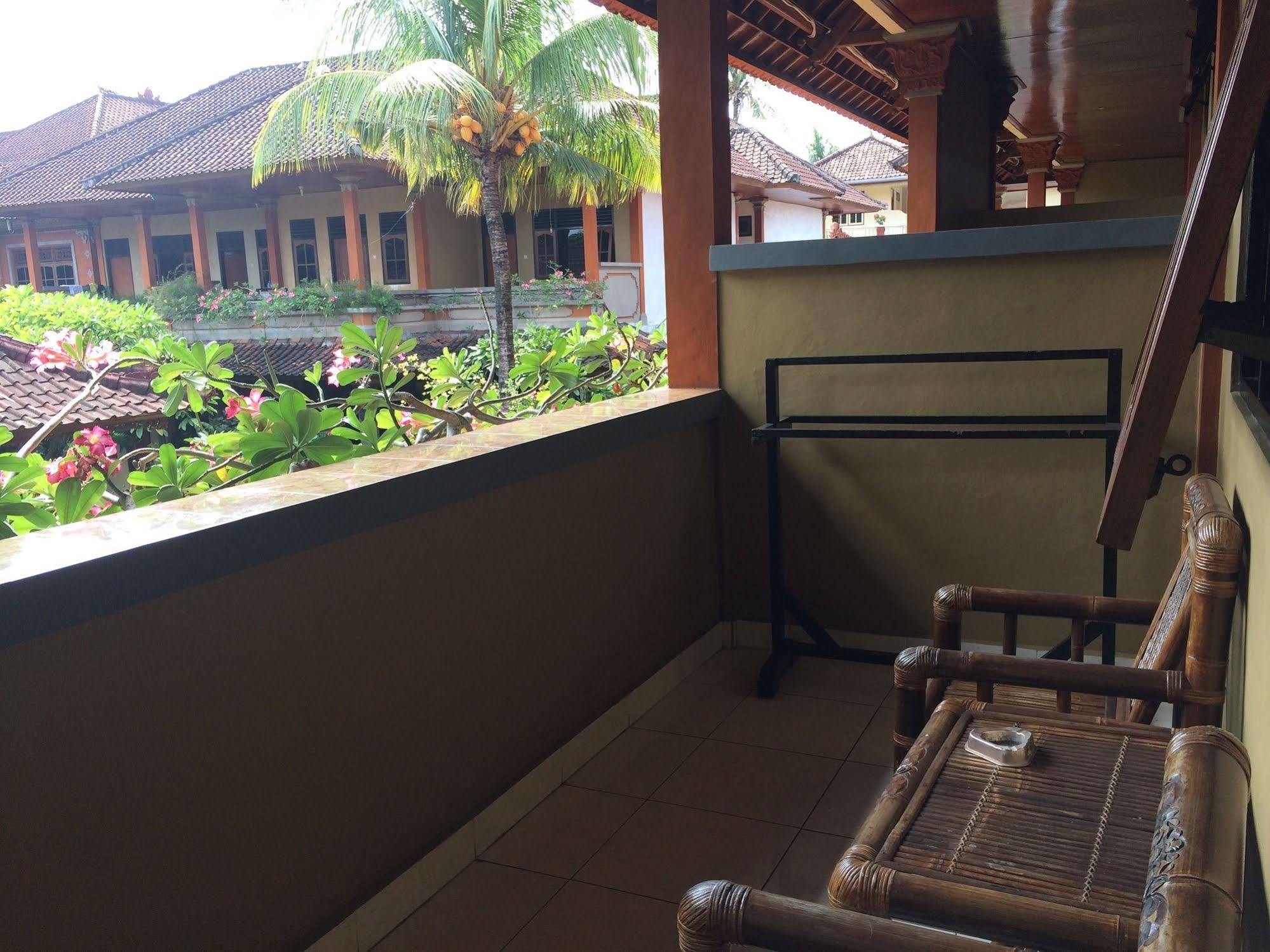 Suka Beach Inn Kuta  Exterior photo